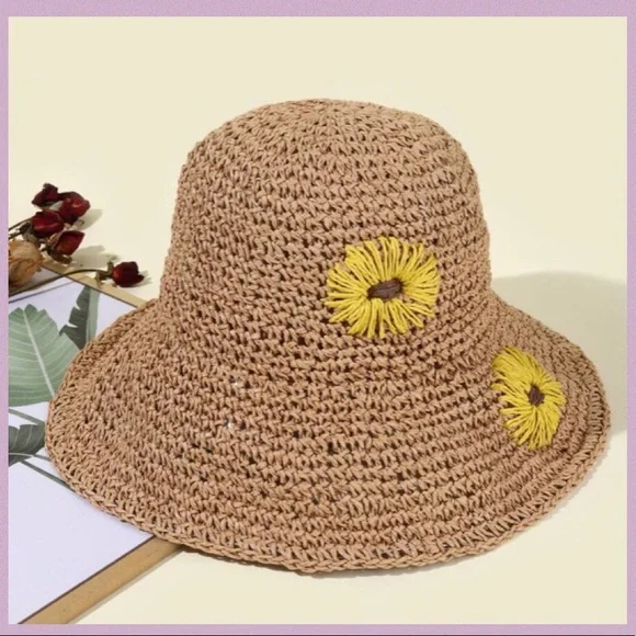 Khaki Flower Decor Straw Hat - Picture 2 of 11